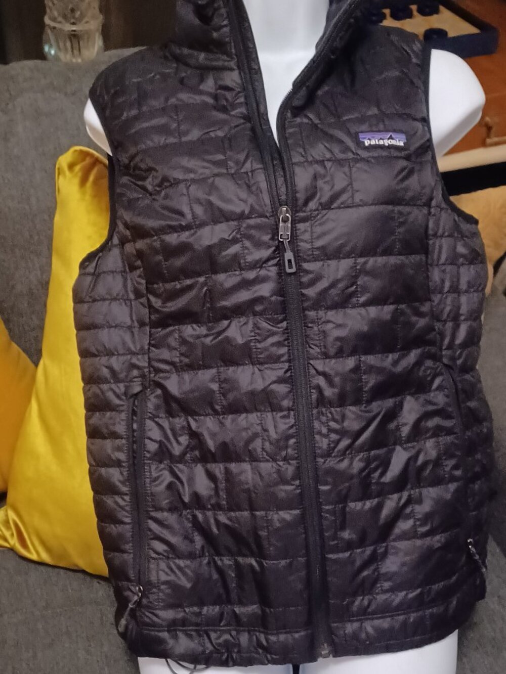 Patagonia Lightweight vest with inner zipper Pocket/Drawstring Bottom